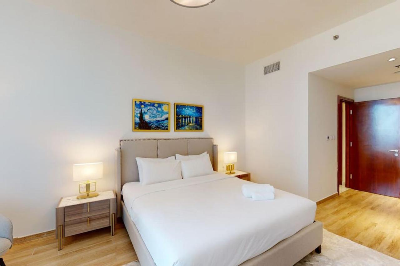 Meera Tower - Sleek One Bedroom Appartement *